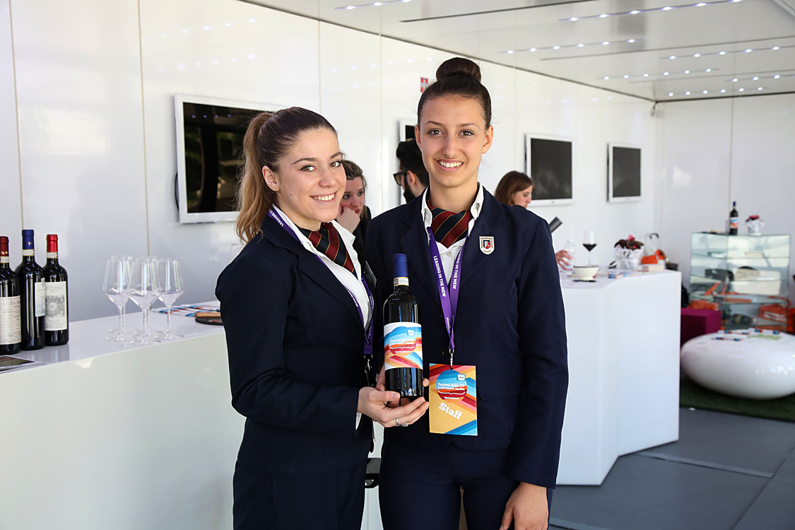 Festival della TV e dei Nuovi Media 2019_205.jpg - Alunne Istituto Alberghiero Mondovì